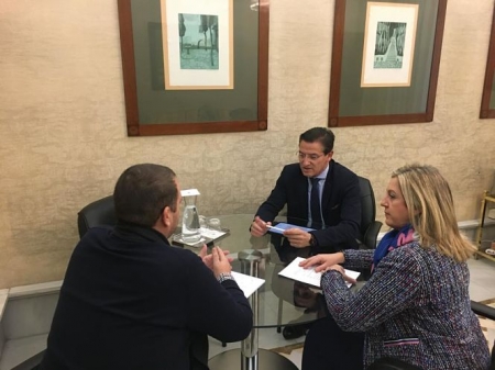 Miembros de Vox se han reunido con Luis Salvador (VOX)