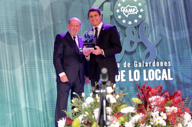 Pedro Fernández ha recogido el galardón (DIPUTACIÓN) 