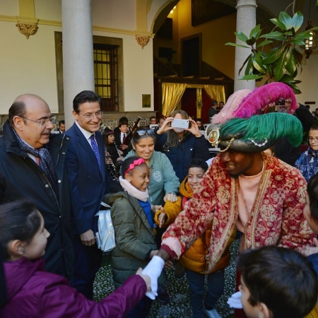 El Cartero Real ya está en el Patio del Ayuntamiento (AYTO. GRANADA) El Cartero Real ya está en el Patio del Ayuntamiento (AYTO. GRANADA)