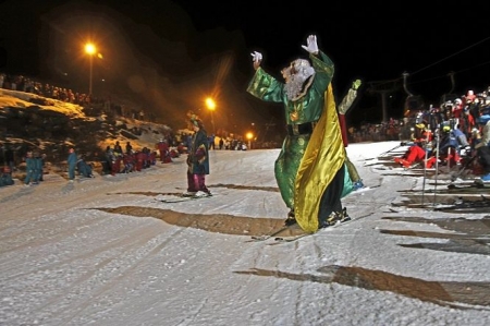 Los Reyes Magos esquiadores en Sierra Nevada (CETURSA) Los Reyes Magos esquiadores en Sierra Nevada (CETURSA)
