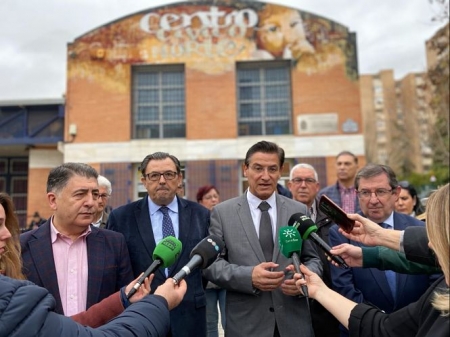 Luis Salvador atiende a los medios tras el acuerdo con Endesa (JAVIER ALGARRA) Luis Salvador atiende a los medios tras el acuerdo con Endesa (JAVIER ALGARRA)