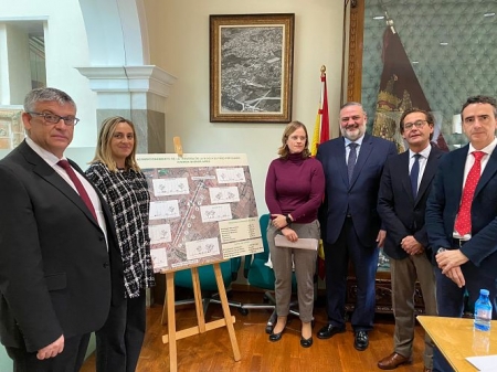 La Consejera de Fomento, Marifran Carazo ha visitado el Ayuntamiento de Guadix (AYTO. GUADIX)