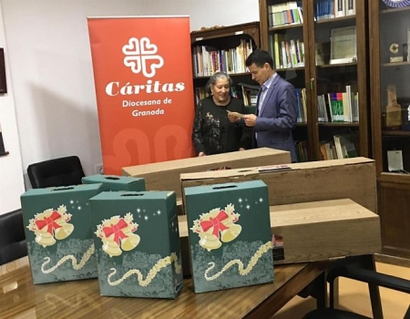 Imagen de la entrega de cestas de Navidad de Emasagra a Cáritas Granada (EMASAGRA) Imagen de la entrega de cestas de Navidad de Emasagra a Cáritas Granada (EMASAGRA)