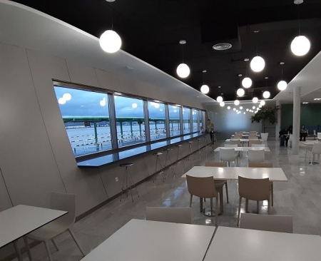 Imagen de la nueva zona de cafetería del Aeropuerto Federico García Lorca Granada-Jaén (MINISTERIO DE FOMENTO) Imagen de la nueva zona de cafetería del Aeropuerto Federico García Lorca Granada-Jaén (MINISTERIO DE FOMENTO)