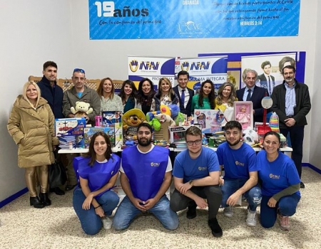 Entrega solidaria de juguetes (CS) 