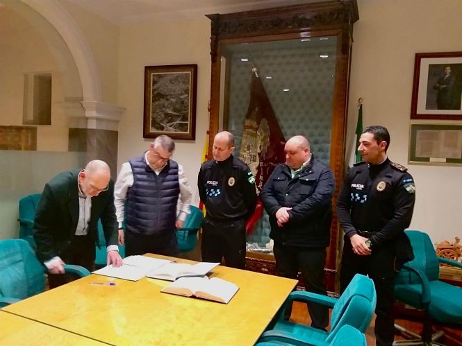 Toma de posesión del nuevo agente de la Policía Local (AYTO. GUADIX)