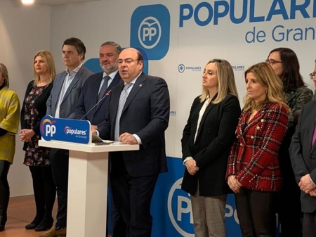 El presidente provincial del PP de Granada, Sebastián Pérez, junto a la otros altos cargos políticos del partido en Granada (PP)