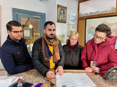 Miembros del PSOE presentan la solicitud en el registro del Ayuntamiento (PSOE LANJARÓN) 