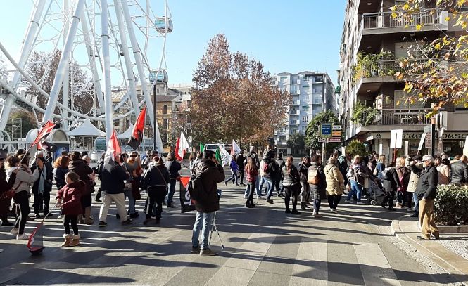 Imagen del comienzo de la manifestación educativa en el centro de Granada (POLICÍA LOCAL) 