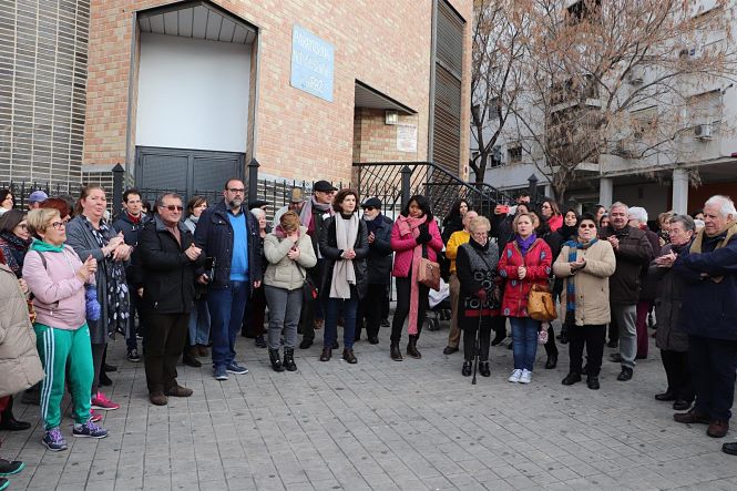 Imagen de la concentración celebrada en la parroquia del Distrito de La Paz de Granada (PODEMOS-IU)