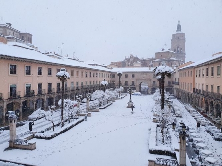 Plaza de Guadix cubierta de nieve (AYTO. GUADIX)