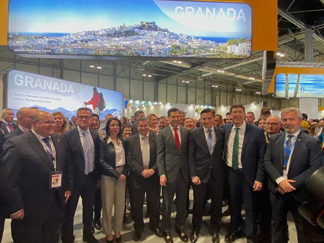 El Presidente y el vicepresidente de la Junta han visitado el stand de Granada (JAVIER ALGARRA) 
