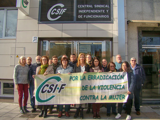 CSIF se ha concentrado contra el presunto crimen machista de Caniles (CSIF) 
