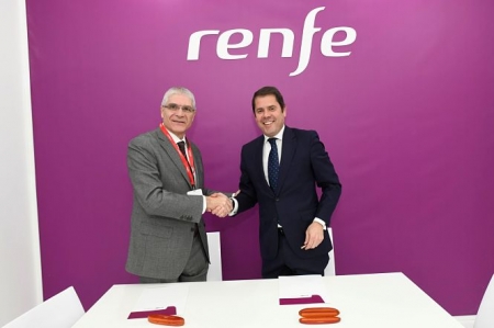 Imagen tras la firma del convenio (RENFE) Imagen tras la firma del convenio (RENFE)