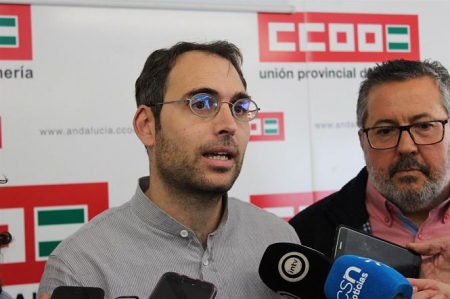 El coordinador general de IULV-CA, Toni Valero, atiende a los medios en Almería (IULV-CA) El coordinador general de IULV-CA, Toni Valero, atiende a los medios en Almería (IULV-CA)