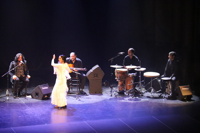 Imagen de la actuación de `El Turry` (AYTO. ALMUÑÉCAR) 