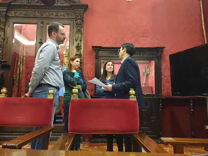 Francisco Cuenca con el comité de empresa de la EASP (PSOE) 