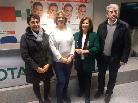 María José Sánchez Rubio con miembros del PSOE accitano (PSOE) 