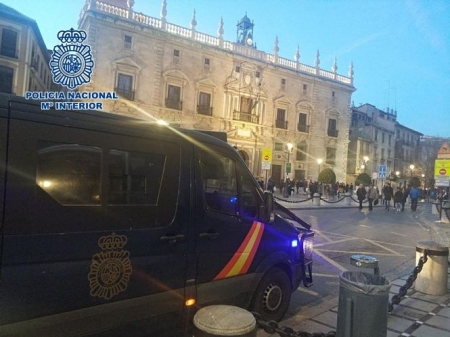 Imagen de archivo de un furgón de la Policía Nacional en Granada (POLICÍA NACIONAL)