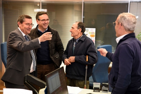 José Entrena ha visitado Charches (J. GROSSO / DIPGRA)