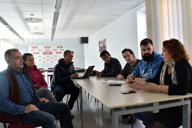 Reunión de miembros de IU con el comite de empresa de Cetursa (IU)