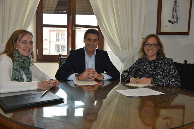 Firma del convenio entre la asociación y el Ayuntamiento de Baza (AYTO. BAZA) 