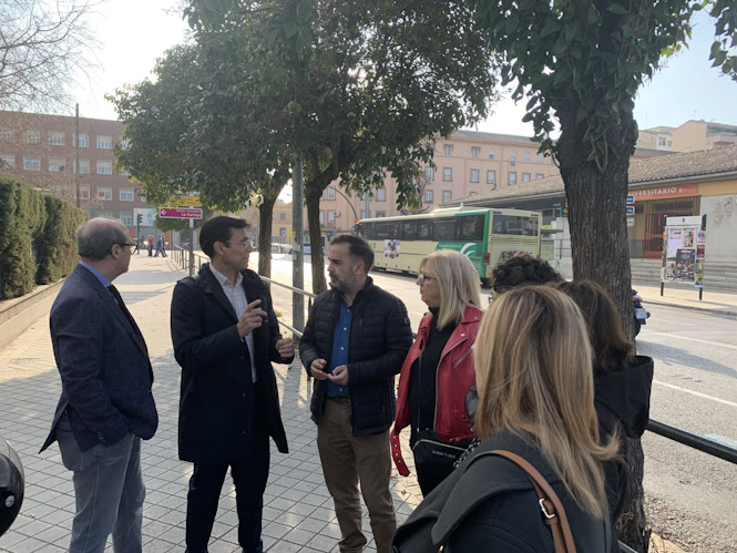 Visita de los Concejales socialistas a la calle Rector Marín Ocete (PSOE) 