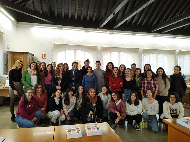 Foto de famila de los participantes en el curso (JUNTA)