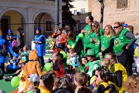 Escoalres de Albolote durante la celebración del Carnaval (AYTO. ALBOLOTE)