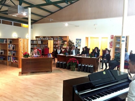 Entrega de premios de un edición anterior del certamen literario `Villa de Montefrío` (AYTO. MONTEFRIO)