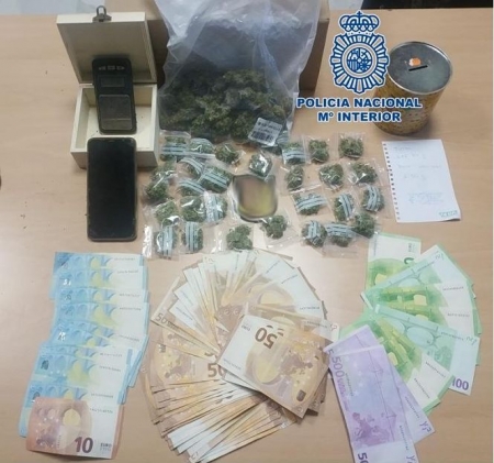 Dinero y droga incautada (POLICÍA NACIONAL) 
