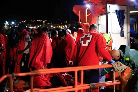 Rescate de una patera en una imagen de recurso (CRISTIAN CALVO - EUROPA PRESS) 