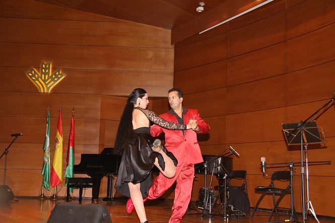 Baile de tango en la sede de Caja Rural de Granada (CAJA RURAL - ARCHIVO) 
