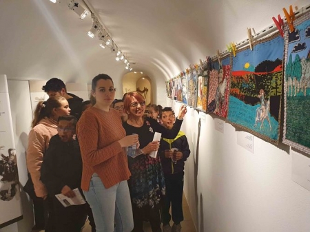 Imagen de la inauguración de la expocisión (AYTO. GUADIX)