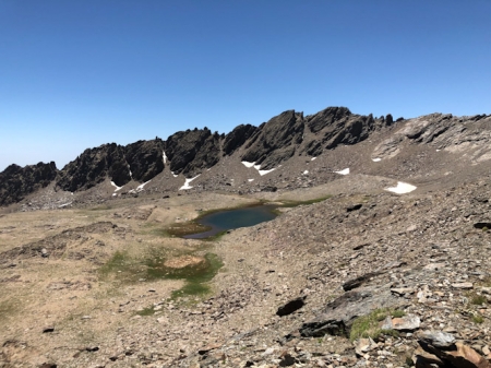 Laguna alpina de Río Seco, situada a 3.020 metros de altitud en el Parque Nacional de Sierra Nevada (UGR) 