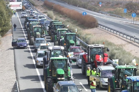 n Vélez-Rubio (Almería), tractorada por la PAC y los bajos precios (RAFAEL GONZÁLEZ - EUROPA PRESS) 