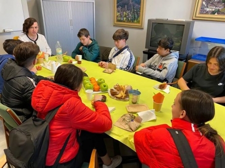 La investigadora de la UGR Juani Bermejo durante su `Café con Ciencia` (JUNTA DE ANDALUCÍA) 