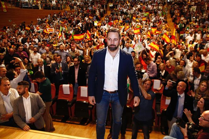El presidente de VOX, Santiago Abascal, interviene en un acto de su partido en GRANADA (ÁLEX CÁMARA - EUROPA PRESS) 