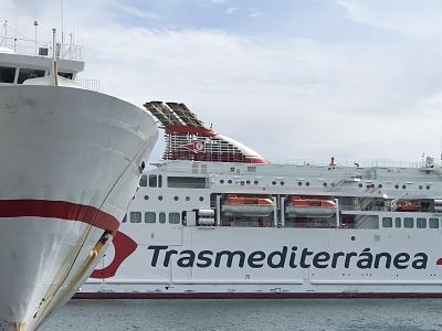 Buque de Transmediterranea en el Puerto de Motril (AUTORIDAD PORTUARIA DE MOTRIL) 