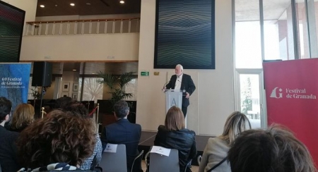 Antonio Moral durante su tiempo de intervención en el Auditorio Nacional (Madrid) al presentar el 69 Festival de Música y Danza de Granada (MÓVIL) 