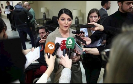 Macarena Olona atiende a los medios (VOX) 