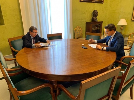 Imagen de la reunión entre el Alcalde, Luis Salvador y el concejal de Economía, Luis González (AYUNTAMIENTO) Imagen de la reunión entre el Alcalde, Luis Salvador y el concejal de Economía, Luis González (AYUNTAMIENTO)