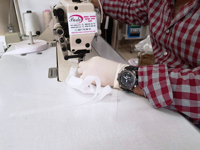 Confección de una mascarilla (AYTO. ALMUÑÉCAR) 
