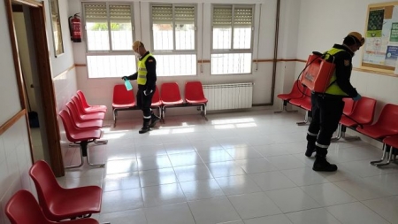 La UME desinfecta una residencia en Dehesas Viejas, el pasado viernes (SUBDELEGACIÓN DEL GOBIERNO EN GRANADA) 