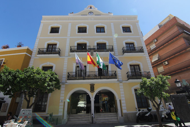 Fachada del Ayuntamiento de Almuñécar 