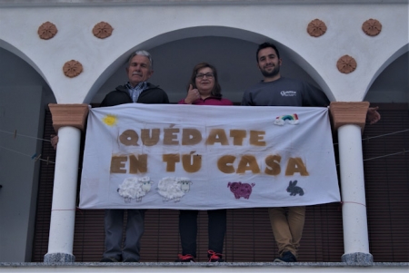 Pancartas en los balcones de Cúllar (IU) 