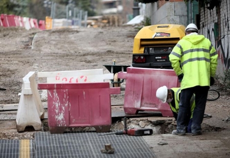 Varios obreros trabajan en unas obras (EDUARDO PARRA - EUROPA PRESS) 