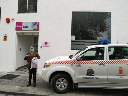 Protección Civil ha entregado las mascarillas (AYTO. BAZA) 