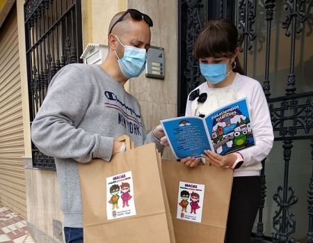 Entrega de las mascarillas y los pasatiempos (AYTO. HUÉTOR TÁJAR) 