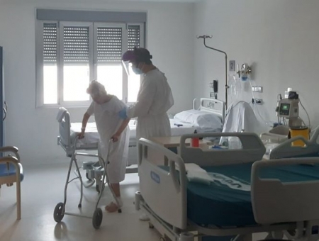 Terapia de rehabilitación física a paciente (JUNTA DE ANDALUCÍA) 